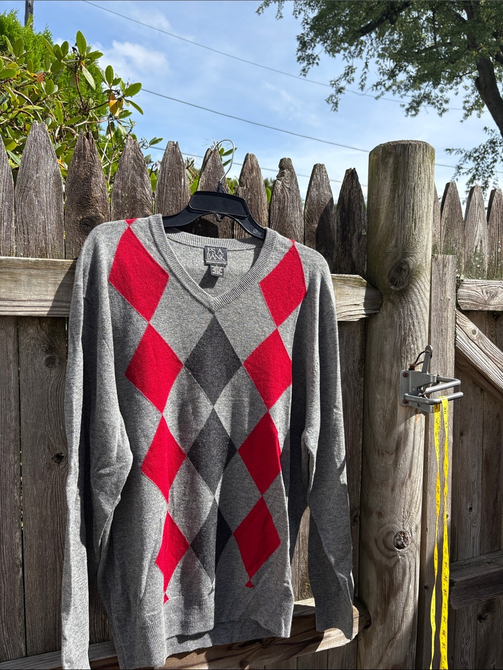 Jos. A. Bank Executive large lamb’s wool argyle v-neck!